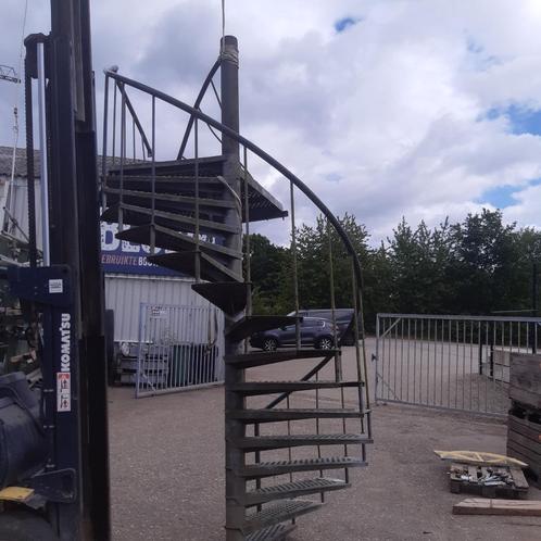 Wenteltrap Spiltrap Noodtrap Staal 3mtr met bordes, Doe-het-zelf en Bouw, Ladders en Trappen, Gebruikt, Trap, 2 tot 4 meter, Ophalen