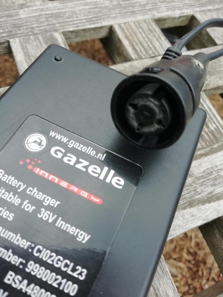 OPLADER ELEKTRISCHE FIETS GAZELLE OUDERE MODELLEN, Fietsen en Brommers, Fietsaccessoires | Fietsaccu's, Zo goed als nieuw, Ophalen of Verzenden