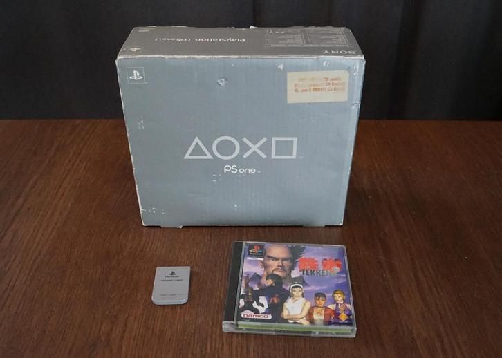 Sony PS one + Tekken 2 in nieuwstaat, Games en Spelcomputers, Spelcomputers | Sony PlayStation 1, Zo goed als nieuw, Met 1 controller