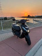 Peugeot kisbee 2022 a klasse (zelf mat zwart gemaakt), Fietsen en Brommers, Brommers | Peugeot, Ophalen, Overige modellen, Klasse A (25 km/u)