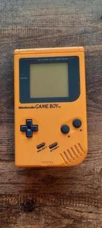 Yellow Game boy, Games en Spelcomputers, Spelcomputers | Nintendo Game Boy, Ophalen of Verzenden, Zo goed als nieuw