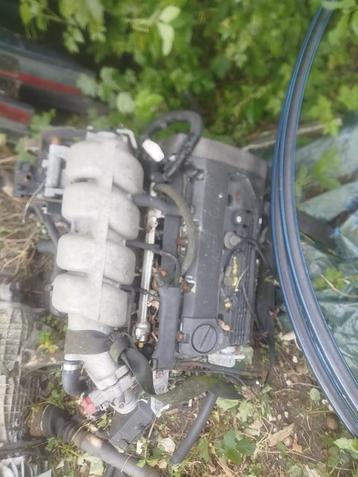 Moteur Renault clio 1800 16 v pour piece beschikbaar voor biedingen