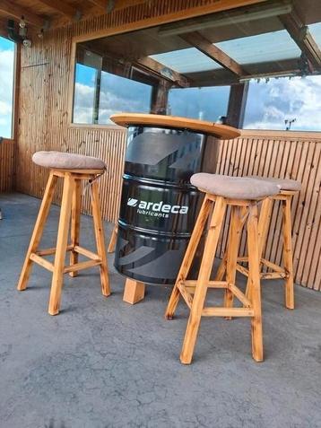 Unieke hoge bartafel Ardeca met 4 bijpassende barkrukken beschikbaar voor biedingen