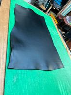 2 zwarte tuigleer lappen 2-2,5 mm dikte half soepel, Hobby en Vrije tijd, Ophalen of Verzenden, Zo goed als nieuw