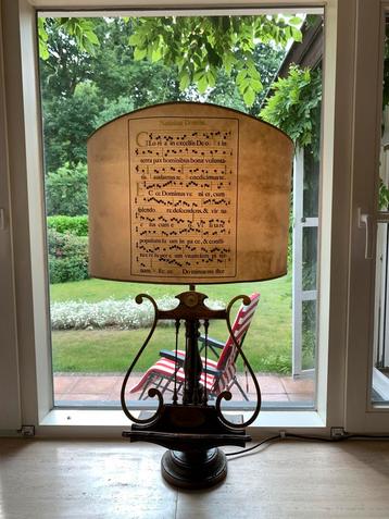 Oude lamp beschikbaar voor biedingen