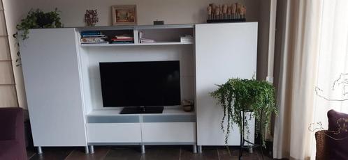 TV-kast met schuifdeuren en veel opbergruimte, Huis en Inrichting, Kasten |Televisiemeubels, Zo goed als nieuw, 100 tot 150 cm