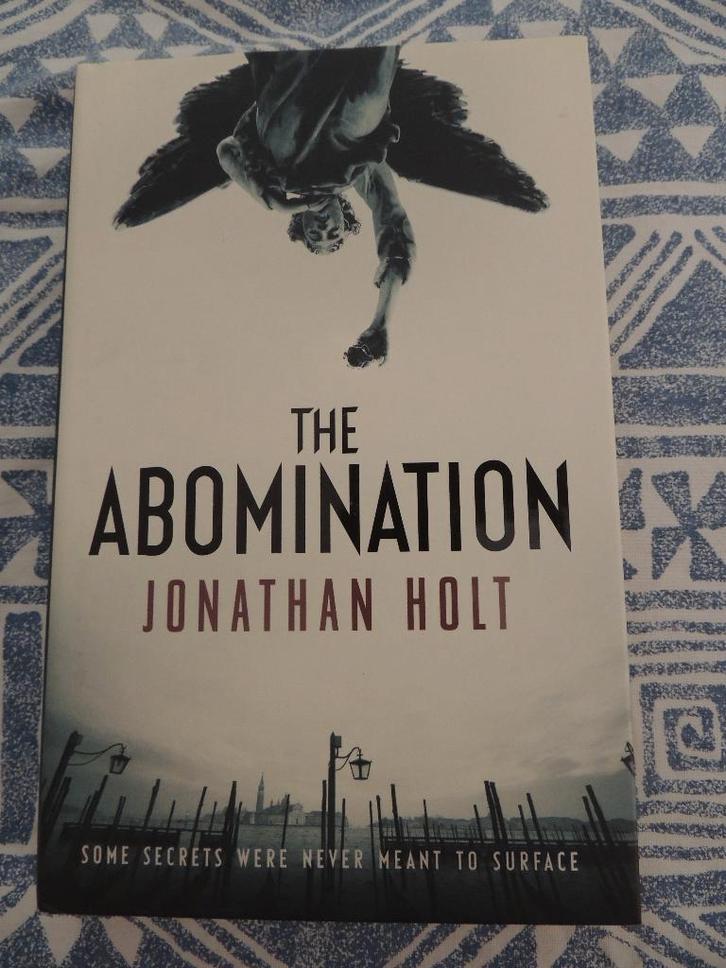 The Abomination by Jonathan Holt, Boeken, Thrillers, Zo goed als nieuw, Europa overig, Ophalen