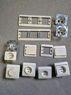 Niko 7 stopcontacten + dimmer en afdekplaten, Doe-het-zelf en Bouw, Elektriciteit en Kabels, Ophalen of Verzenden, Gebruikt, Stopcontact