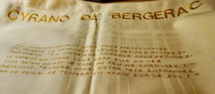 Rechthoekig goudgeel tafelkleed + 8 servetten, Huis en Inrichting, Tafelkleden, Zo goed als nieuw, Rechthoek, Binnen, Ophalen of Verzenden