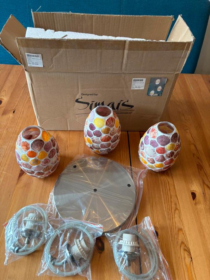 Hanglamp met schelpen – 3 lampen (nieuw in doos), Huis en Inrichting, Lampen | Hanglampen, Nieuw, Ophalen of Verzenden