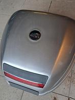 Givi topcase, Motoren, Ophalen
