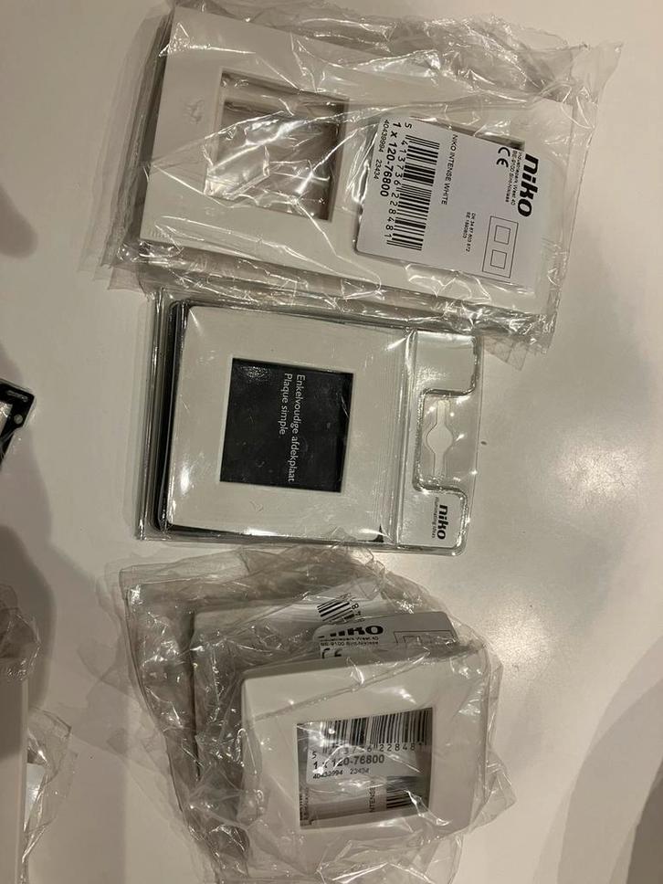 Niko original white afdekplaatjes, Doe-het-zelf en Bouw, Elektriciteit en Kabels, Nieuw, Schakelaar, Ophalen of Verzenden