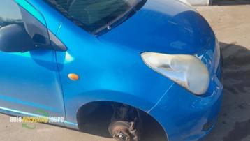 Scherm rechts-voor van een Suzuki Alto (ZKY) beschikbaar voor biedingen