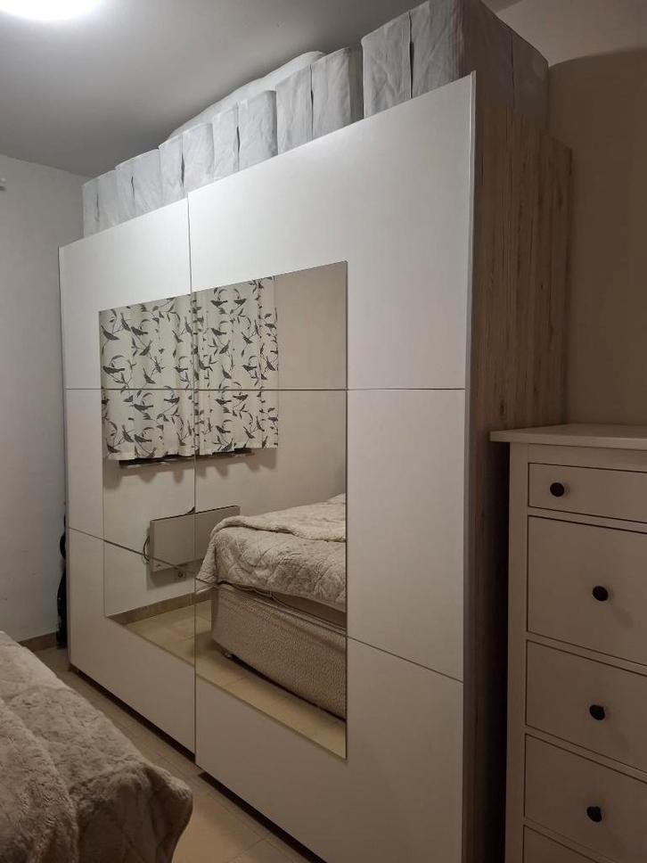 Kleerkast - Moet dringend weg wegens verhuis!, Huis en Inrichting, Kasten | Kleerkasten, Gebruikt, Met plank(en), Met hangruimte