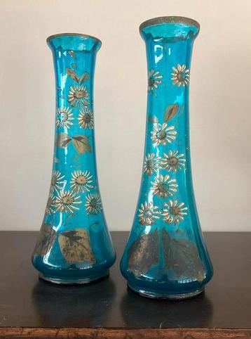 Mooie beschilderde antieke blauwe vaasjes beschikbaar voor biedingen