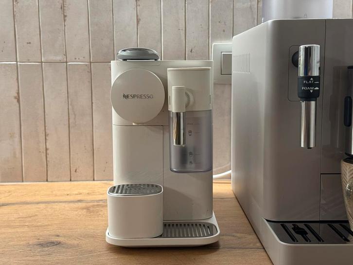 Machine à café Nespresso Delonghi Lattissima, Electroménager, Cafetières, Comme neuf, Cafetière, Enlèvement
