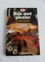 Kookboek " Bak met Plezier OETKER " deel 1 1981, Boeken, Gelezen, Oetker, Ophalen of Verzenden, Hoofdgerechten