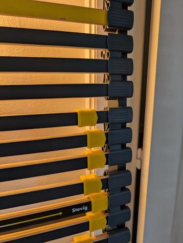 Matras + onderstel 90x200 cm - In zeer goede staat - beschikbaar voor biedingen