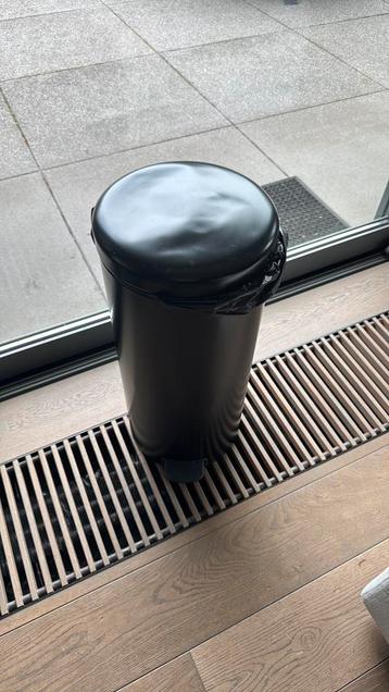 Pedaalemmer vuilnisbak Brabantia hoogte 69cm beschikbaar voor biedingen