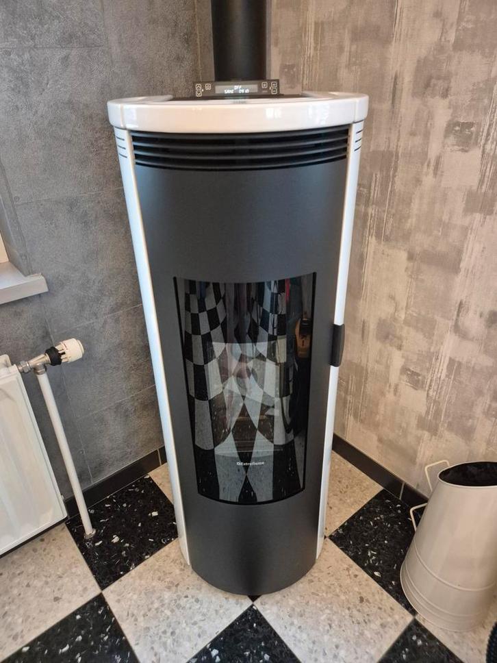 Poêle a pellet extraflame étanche 8kw blanc et noir, Maison & Meubles, Poêles, Enlèvement