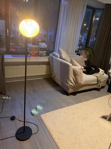 Stijlvolle lamp – strak design, veel sfeer beschikbaar voor biedingen