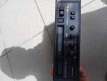 Klassieke k7-radio beschikbaar voor biedingen