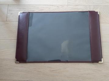 Bureauonderlegger beschikbaar voor biedingen