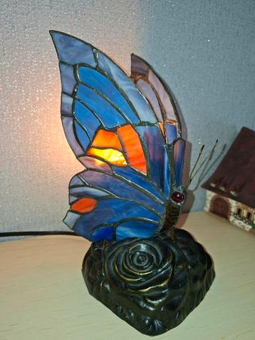 Tiffany lamp vlinder beschikbaar voor biedingen
