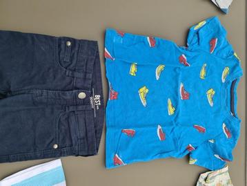 blauw t-shirt met schoenen, CA, 98 beschikbaar voor biedingen