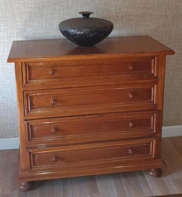 Vintage ladenkast beschikbaar voor biedingen