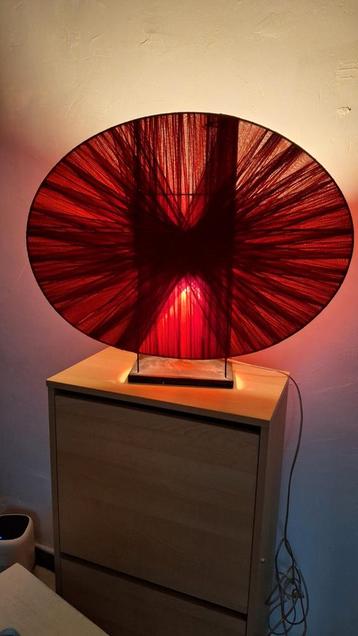 Lampe sur pied tissu rouge ombre et lumière 