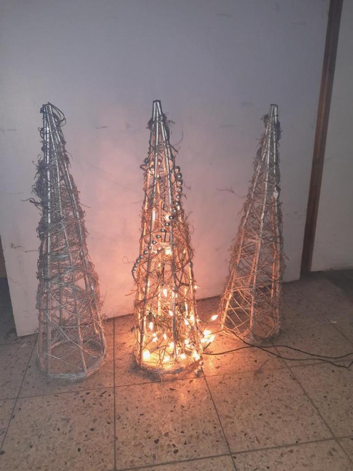 Decoratieve kegels met licht, Diversen, Kerst, Gebruikt, Ophalen