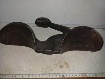 rareté  objet ancien( genouillère pour cordonnier en fonte, Enlèvement ou Envoi