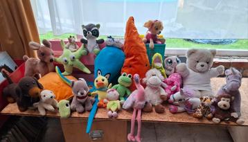 Groot lot knuffels beschikbaar voor biedingen