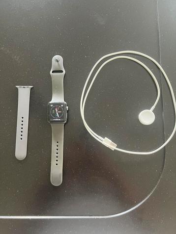 Apple Watch 3 grijs 42mm beschikbaar voor biedingen