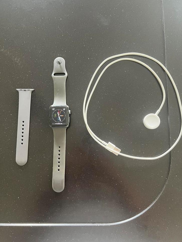 Apple Watch 3 grijs 42mm, Handtassen en Accessoires, Smartwatches, Gebruikt, iOS, Grijs, Afstand, Calorieverbanding, Conditie