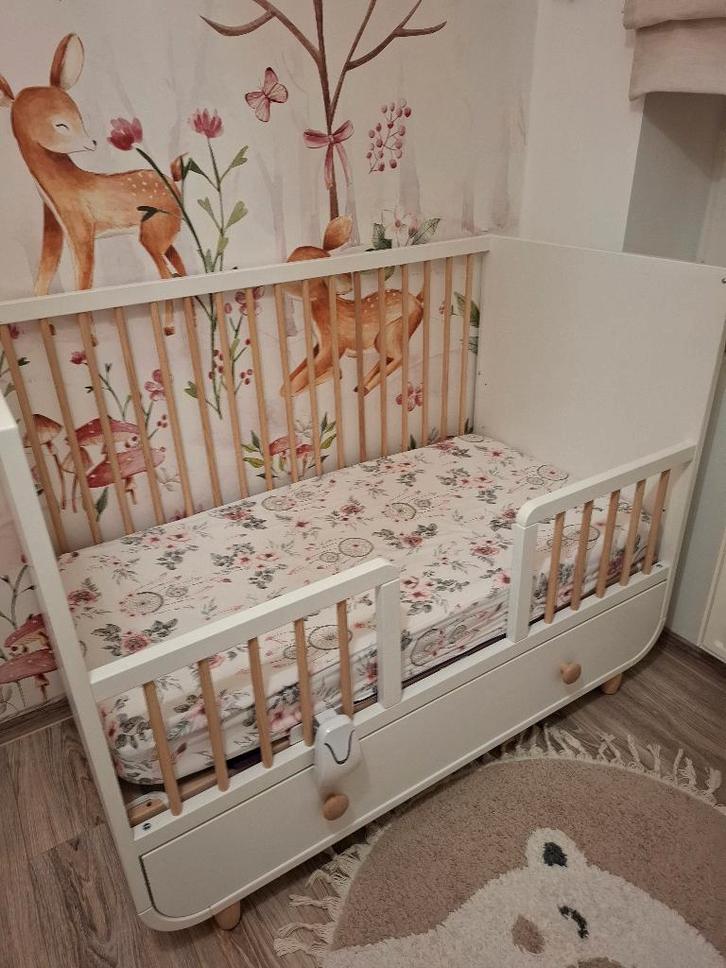 Baby -peuterbed ikea Myllra 60×120 met matras Traumeland, Enfants & Bébés, Chambre d'enfant | Lits, Comme neuf, Moins de 140 cm