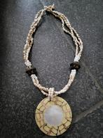 Ketting met parelmoer hanger, Handtassen en Accessoires, Kettingen, Ophalen of Verzenden, Nieuw, Beige, Overige materialen