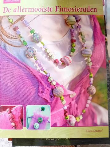 Borduurboeken beschikbaar voor biedingen