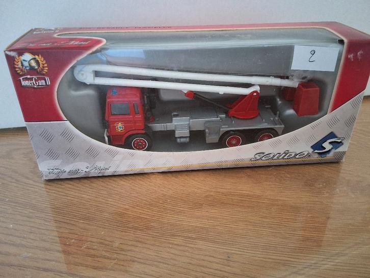 2)brandweerwagen solido, Hobby en Vrije tijd, Modelauto's | 1:43, Zo goed als nieuw, Bus of Vrachtwagen, Solido, Ophalen of Verzenden