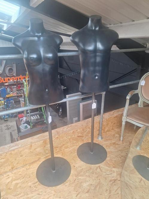 Zwarte paspoppen op zware metalen staander., Hobby en Vrije tijd, Naaien en Fournituren, Ophalen