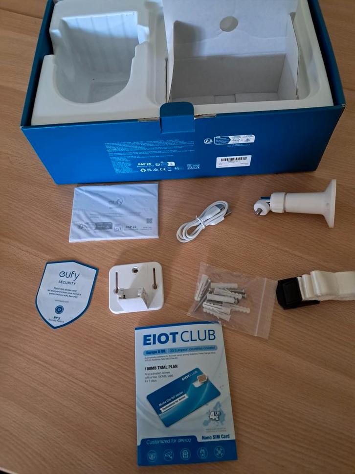 2x Eufy 4G LTE Camera met zonnepaneel, Audio, Tv en Foto, Videobewaking, Zo goed als nieuw, Buitencamera, Ophalen