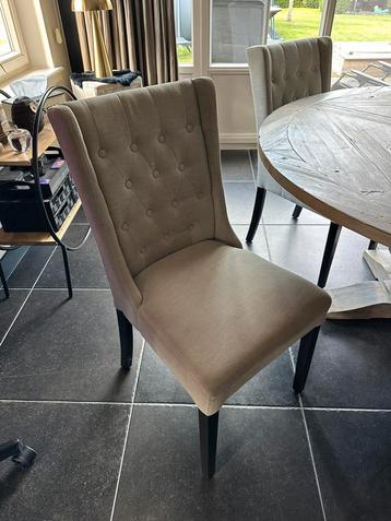 Stijlvolle eetkamerstoelen beschikbaar voor biedingen