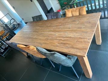 Teak tafel (240 * 100 cm) in goede staat. beschikbaar voor biedingen