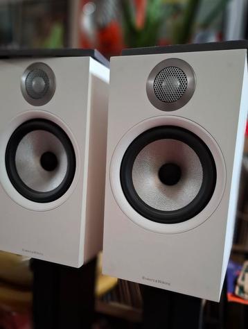 B&W 606 speakers met stands  beschikbaar voor biedingen