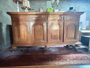 massief eikhouten dressoir/kast beschikbaar voor biedingen