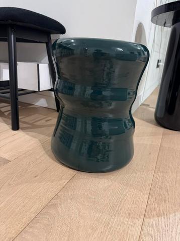 Marie Michielssen – Pawn kruk / bijzettafel (groen, steen) beschikbaar voor biedingen