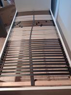Wit bedframe ikea met lattenbodem witte matra grijze matras, Ophalen, Zo goed als nieuw, Wit