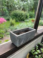 3 betonnen bloembakken, Tuin en Terras, Bloembakken en Plantenbakken, Ophalen, Gebruikt