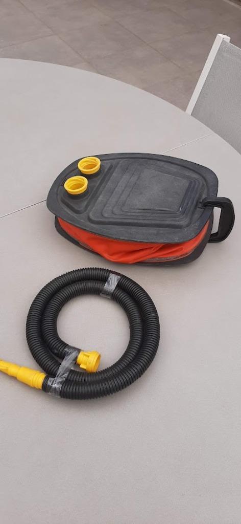Pompe à matelas gonflable, pompe à pied, pompe de piscine, Caravanes & Camping, Pompes à air, Comme neuf, Enlèvement ou Envoi